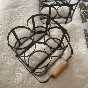 Metal wine bottle holder with wooden handle